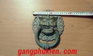 tay nắm cửa