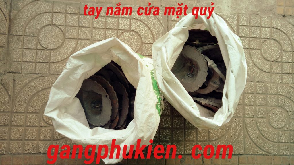 Tay Nắm Cửa